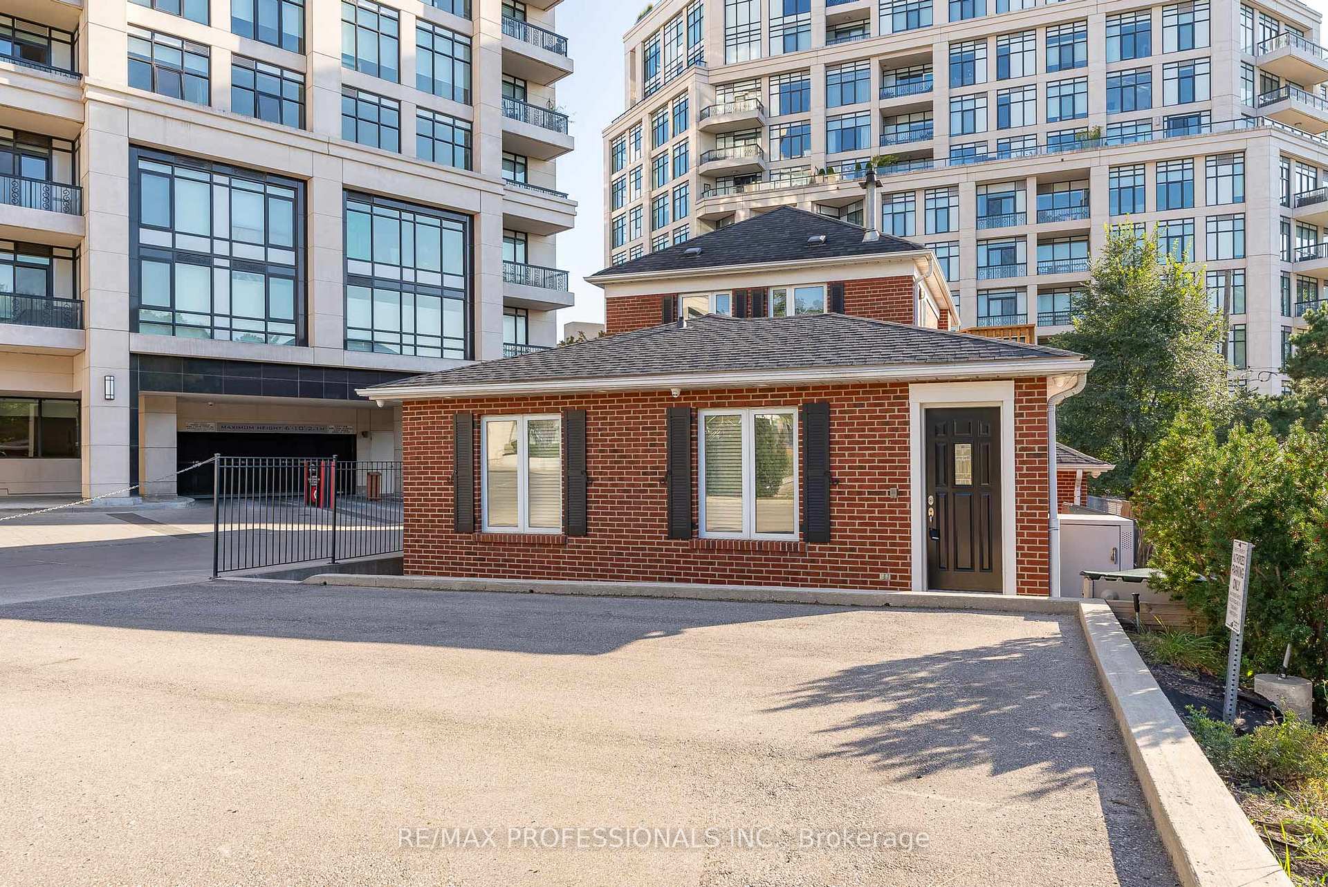 Photo 21 of Unit Lower, 5B Old Mill Drive, Toronto, Lambton Baby Point — HOMEH