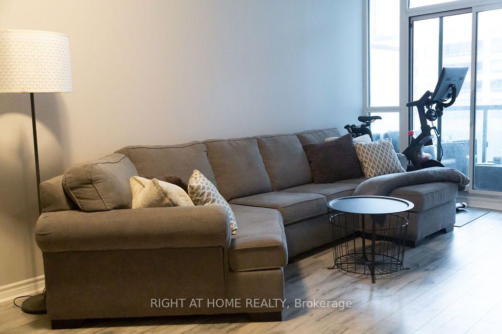 Photo 4 of Unit 305, 19 Grand Trunk Crescent, Toronto, Waterfront Communities — HOMEH