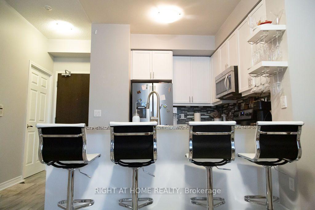 Photo 6 of Unit 305, 19 Grand Trunk Crescent, Toronto, Waterfront Communities — HOMEH