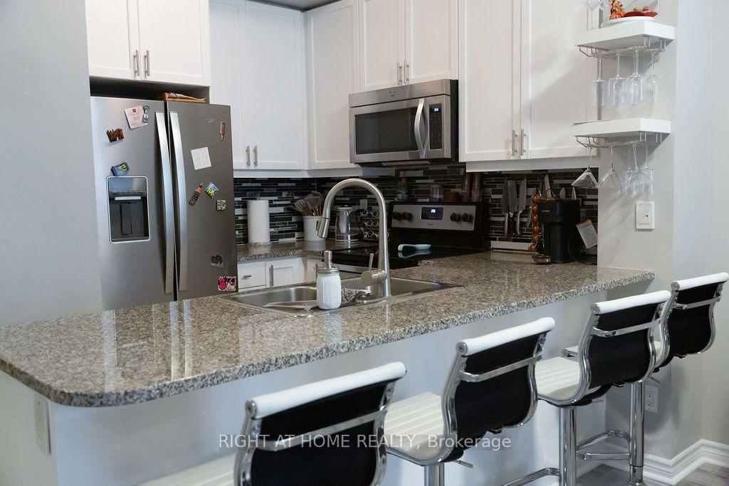 Photo 7 of Unit 305, 19 Grand Trunk Crescent, Toronto, Waterfront Communities — HOMEH