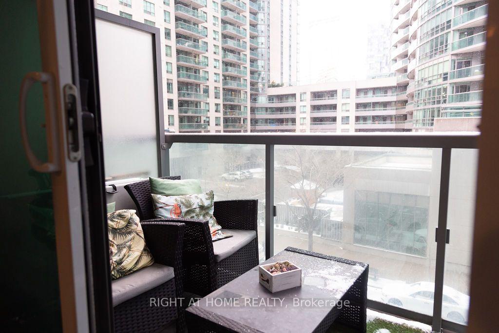 Photo 9 of Unit 305, 19 Grand Trunk Crescent, Toronto, Waterfront Communities — HOMEH