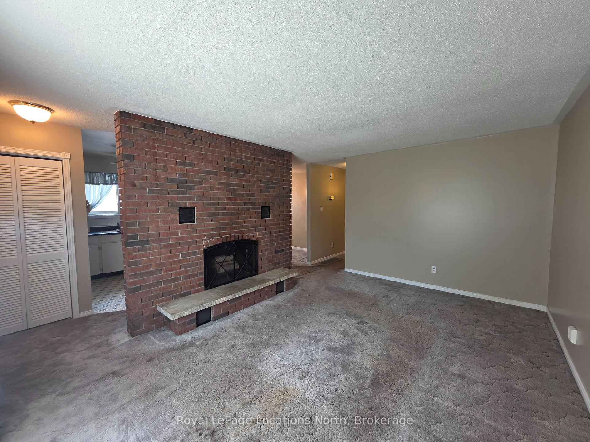 Photo 3 of 508 Spruce Street, Collingwood — HOMEH