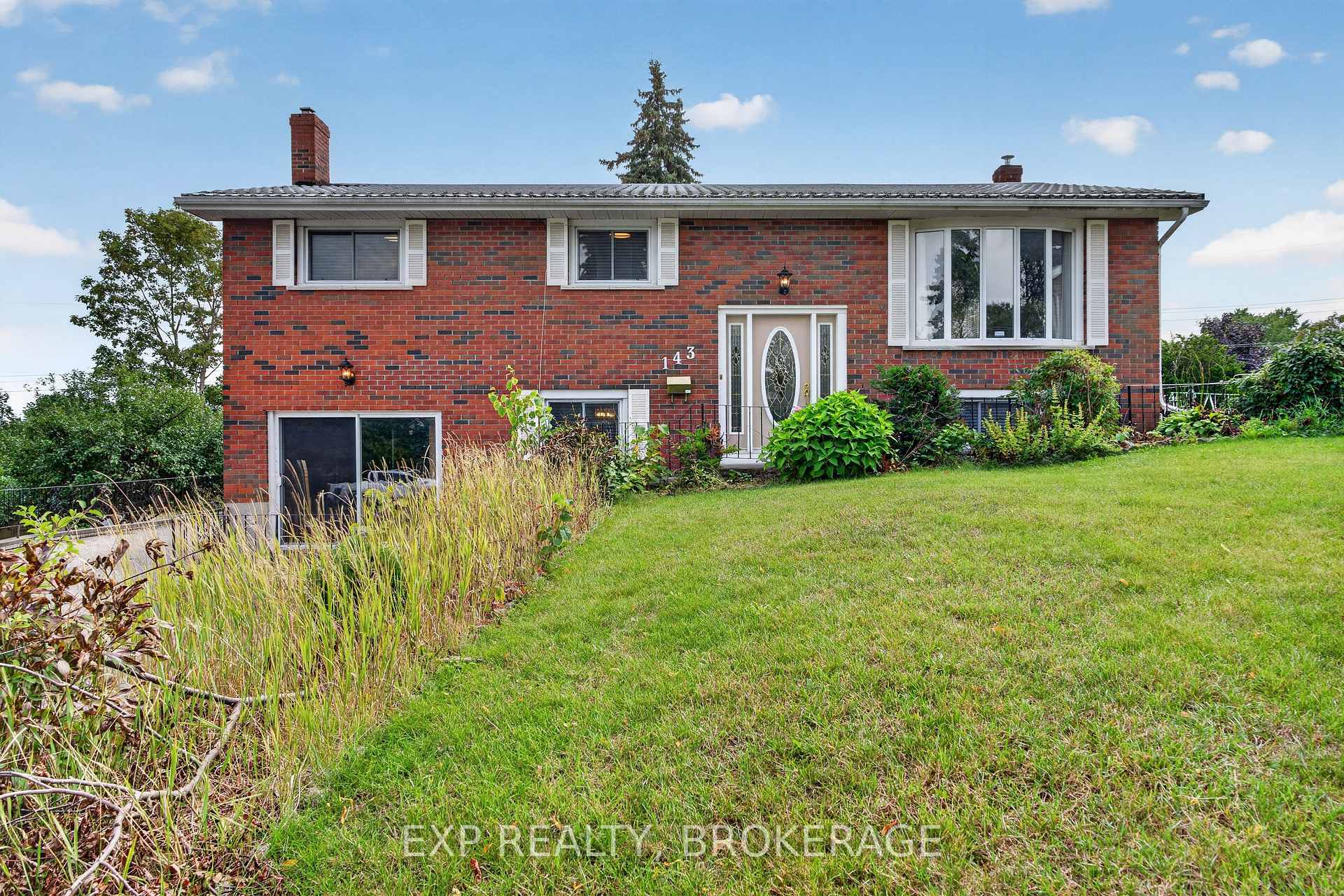 Photo 2 of 143 Morenz Crescent, Kingston, Rideau — HOMEH