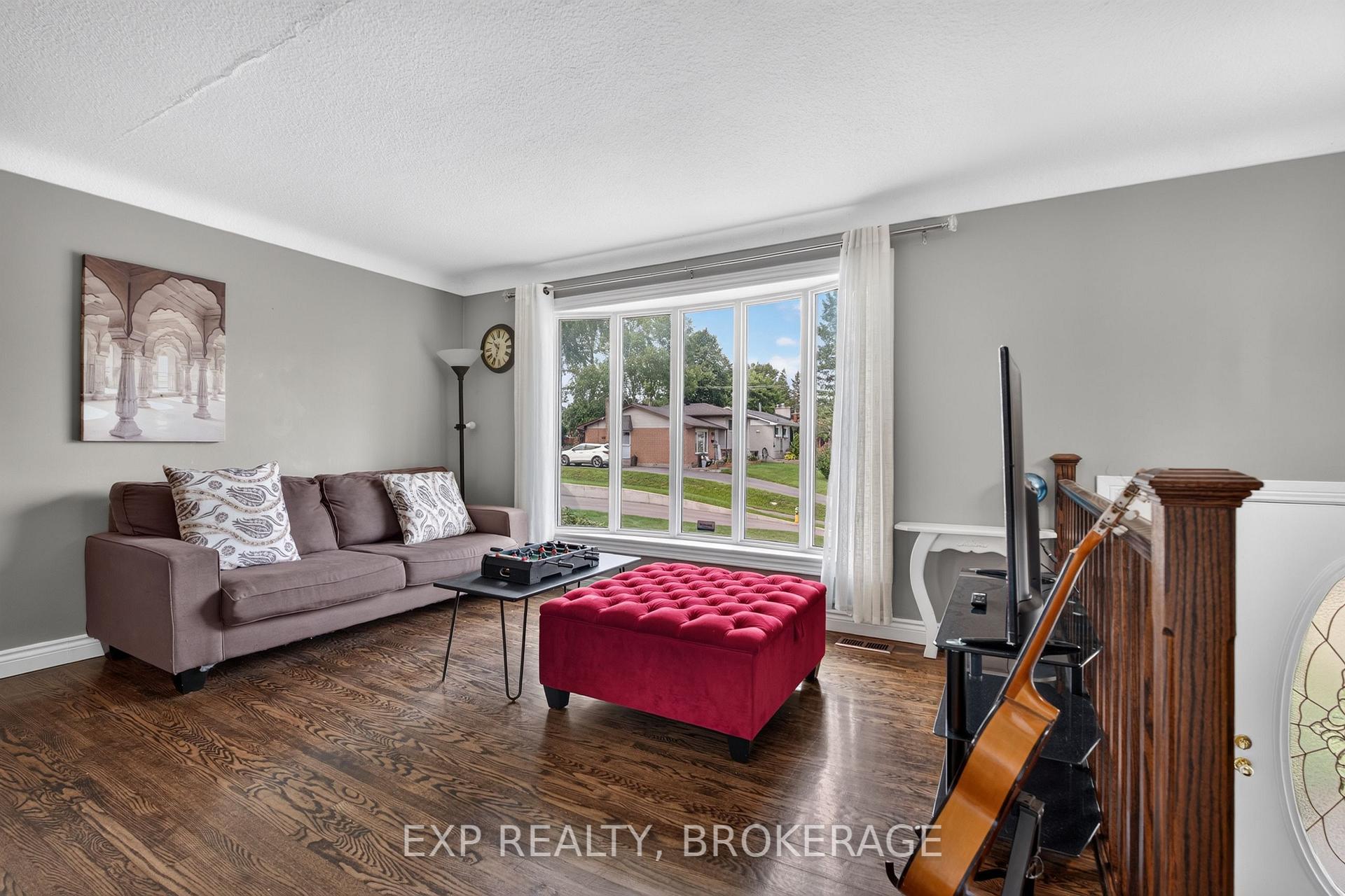 Photo 5 of 143 Morenz Crescent, Kingston, Rideau — HOMEH