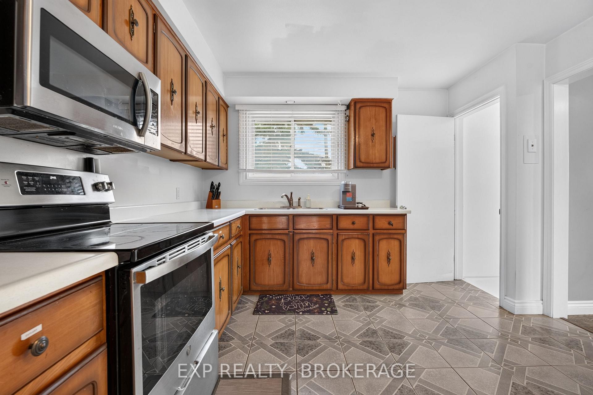 Photo 11 of 143 Morenz Crescent, Kingston, Rideau — HOMEH