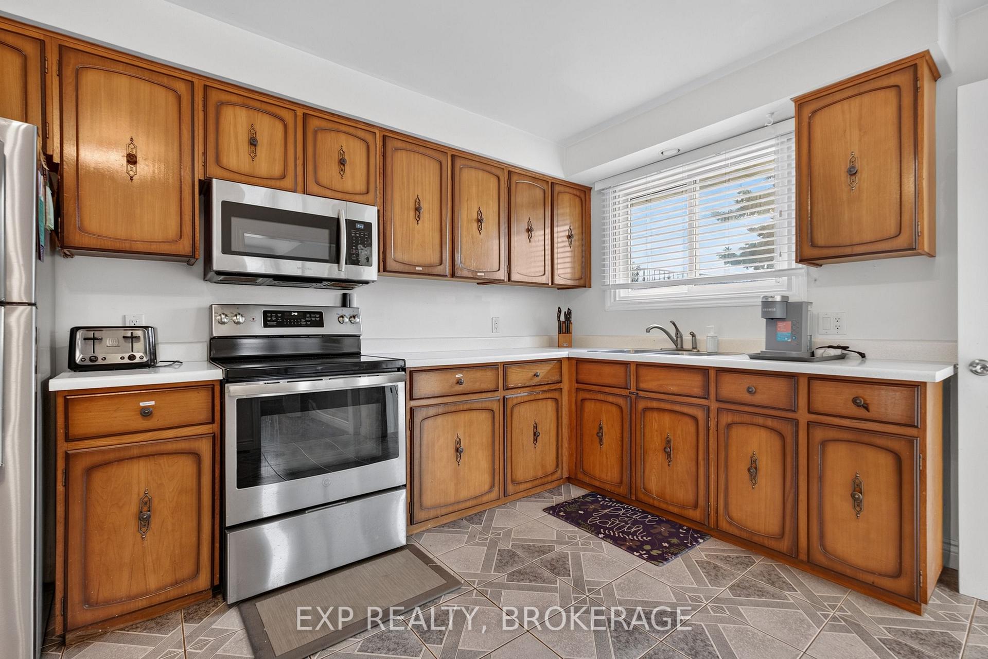 Photo 10 of 143 Morenz Crescent, Kingston, Rideau — HOMEH