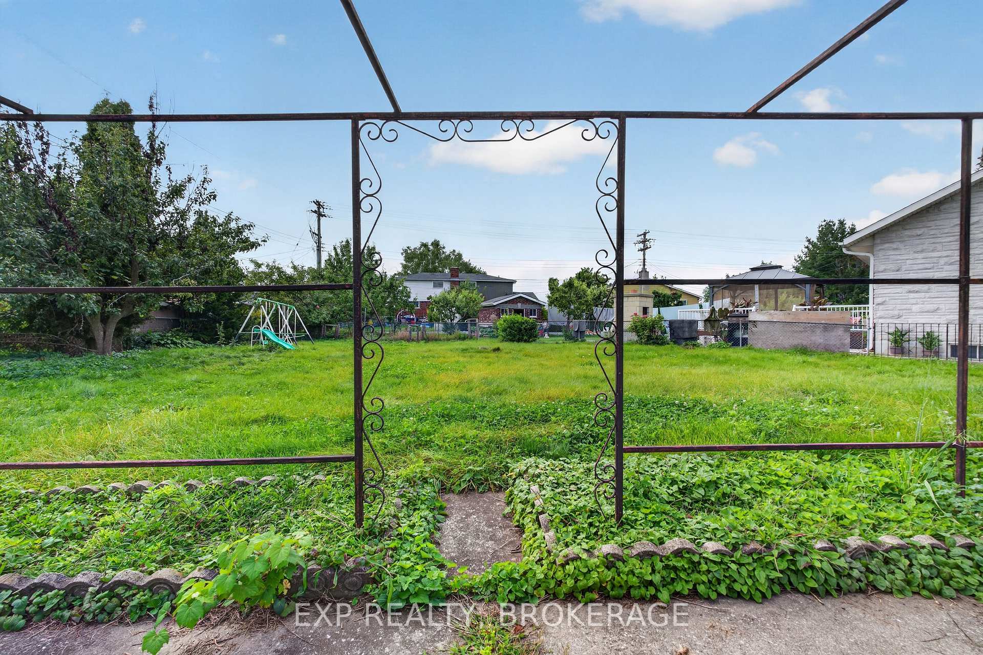 Photo 36 of 143 Morenz Crescent, Kingston, Rideau — HOMEH