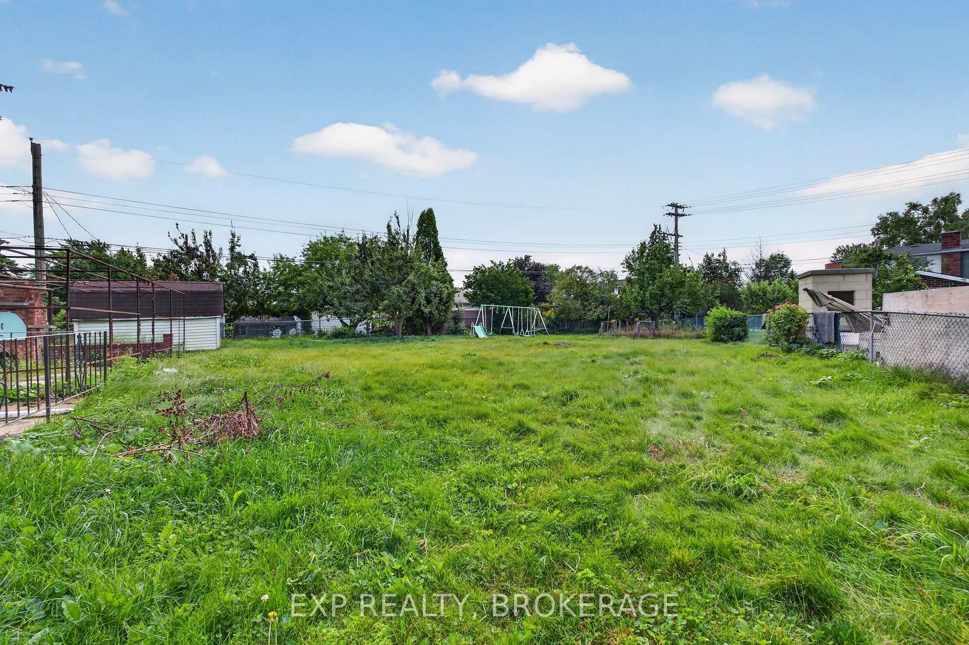 Photo 37 of 143 Morenz Crescent, Kingston, Rideau — HOMEH