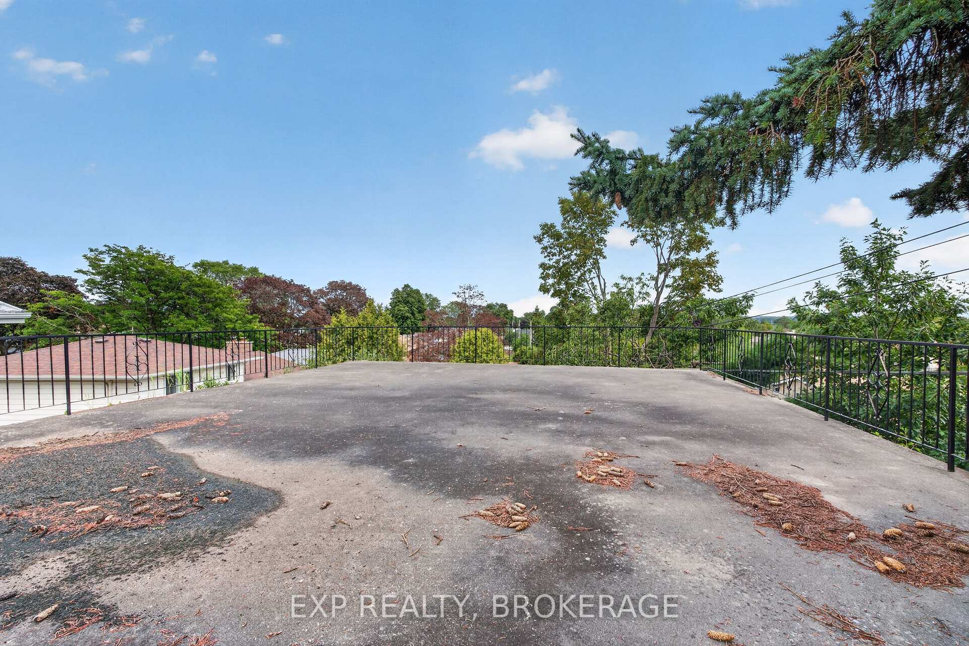 Photo 42 of 143 Morenz Crescent, Kingston, Rideau — HOMEH