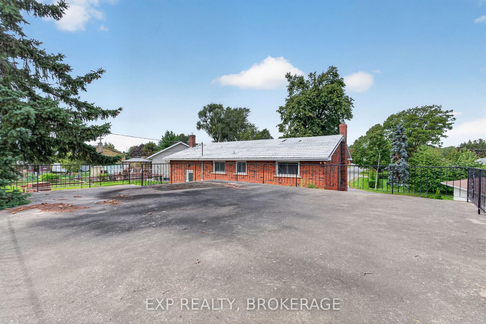 Photo 43 of 143 Morenz Crescent, Kingston, Rideau — HOMEH