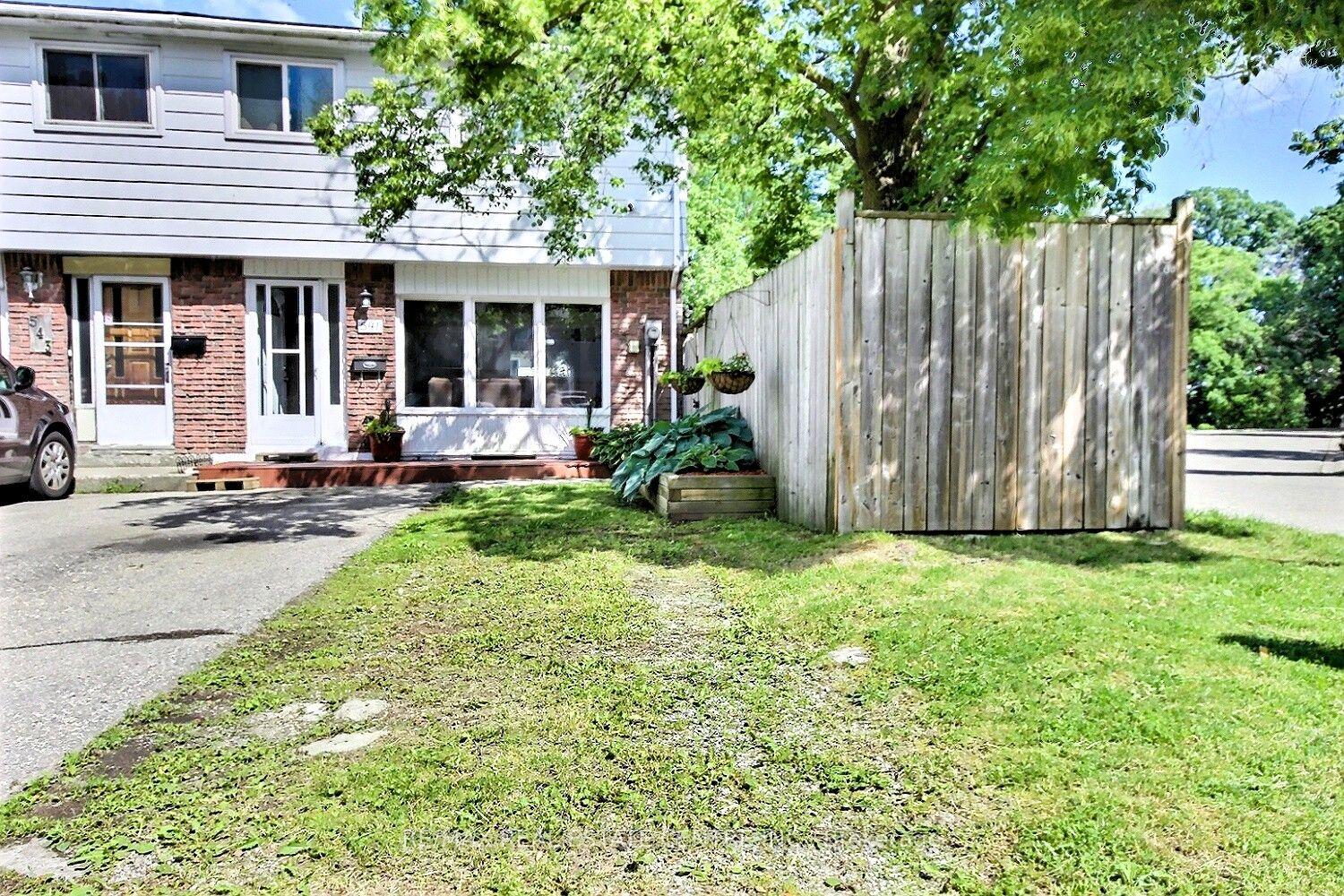 Photo 2 of 541 Parkview Crescent, Cambridge, Preston North — HOMEH