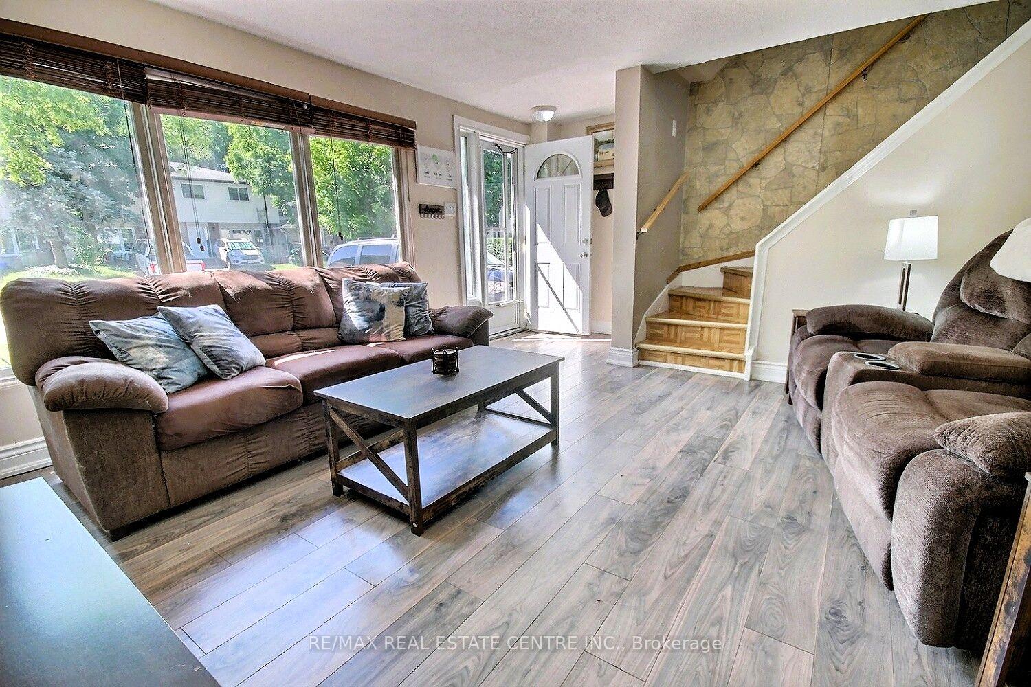 Photo 5 of 541 Parkview Crescent, Cambridge, Preston North — HOMEH