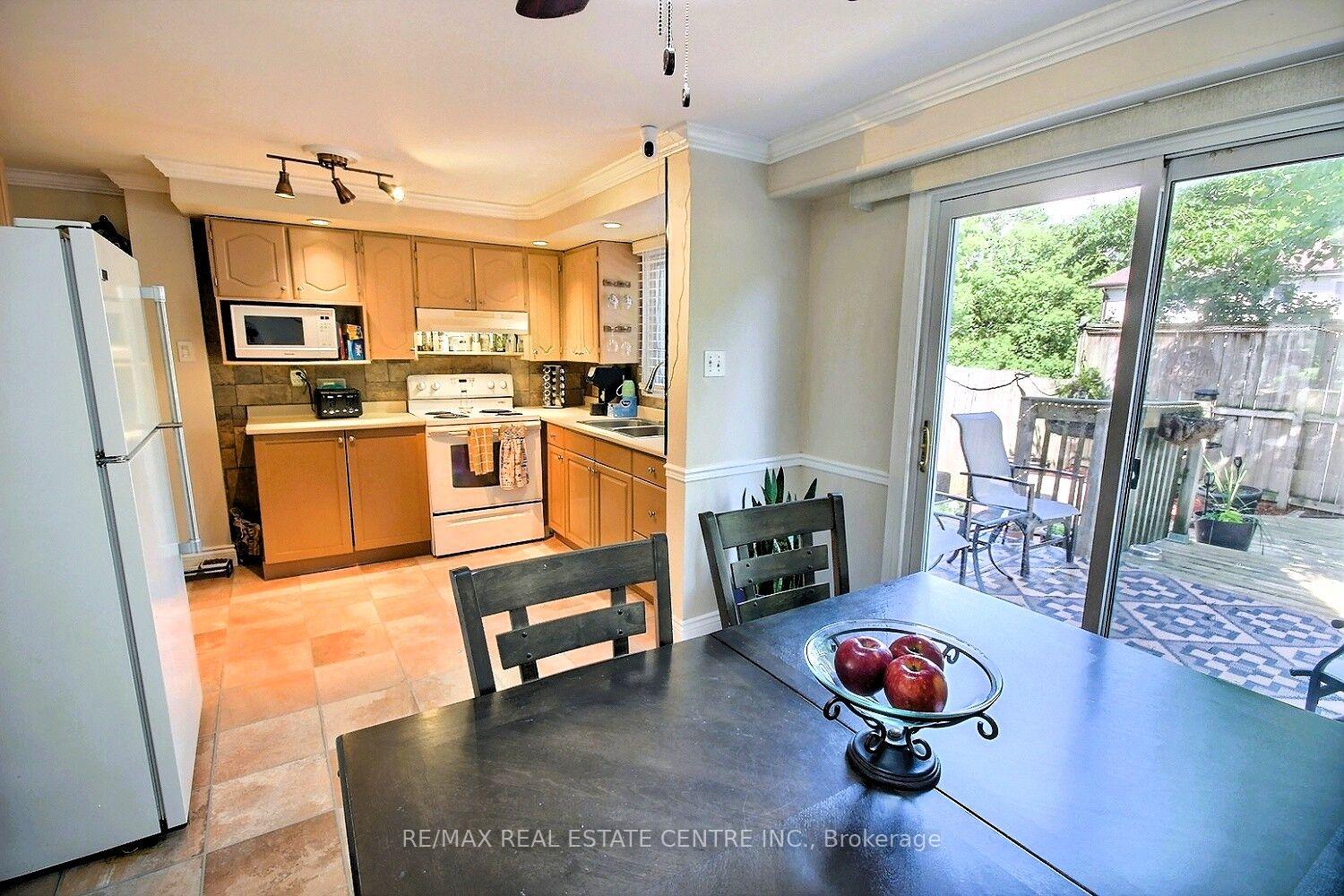 Photo 6 of 541 Parkview Crescent, Cambridge, Preston North — HOMEH