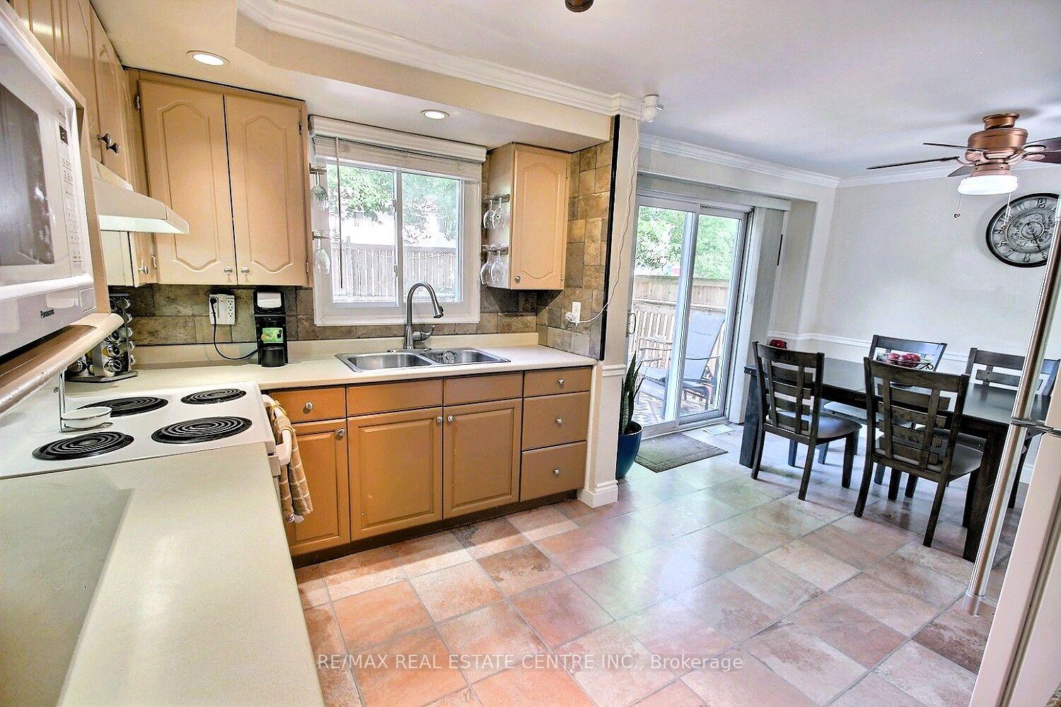 Photo 7 of 541 Parkview Crescent, Cambridge, Preston North — HOMEH