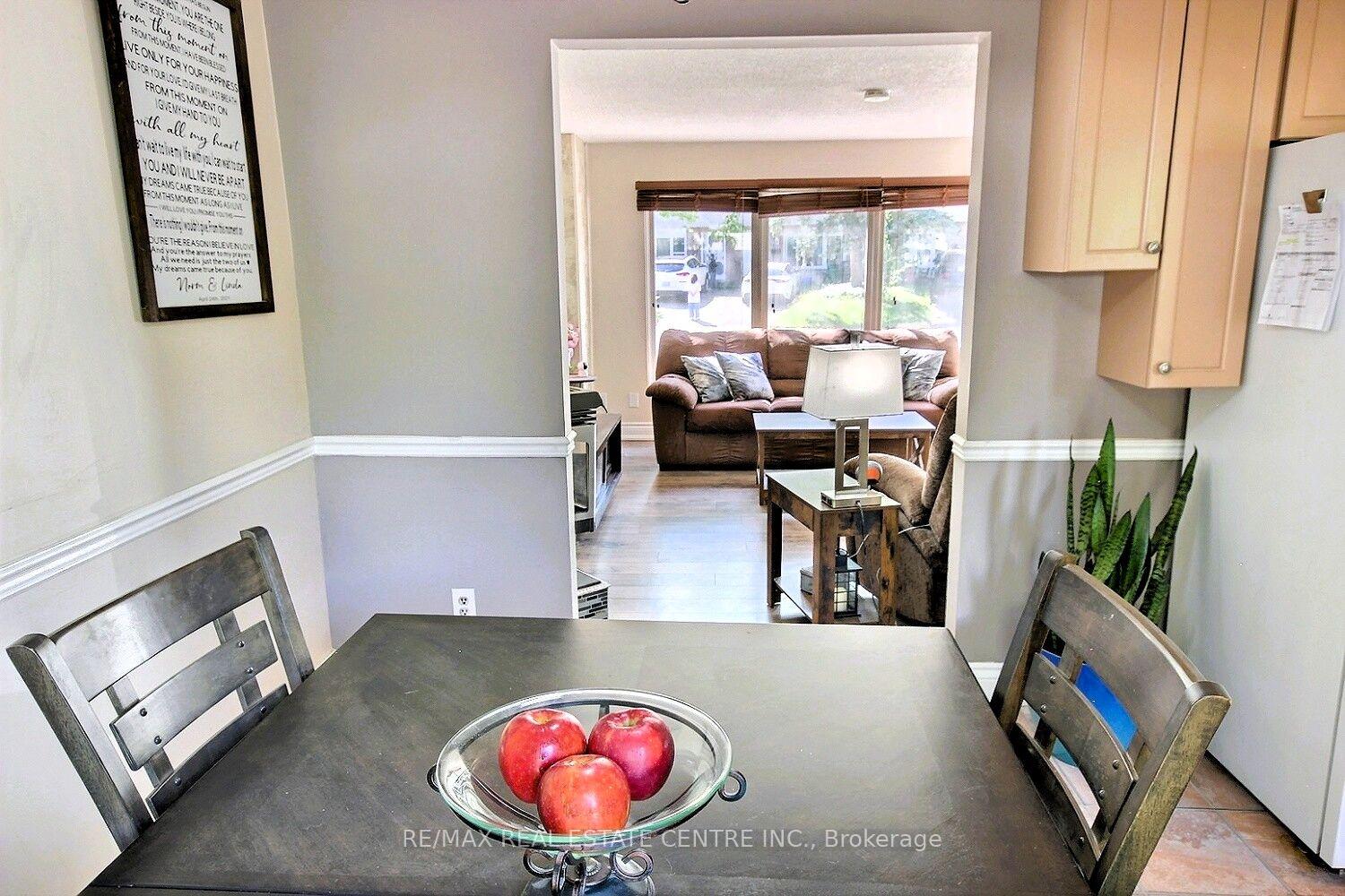 Photo 10 of 541 Parkview Crescent, Cambridge, Preston North — HOMEH