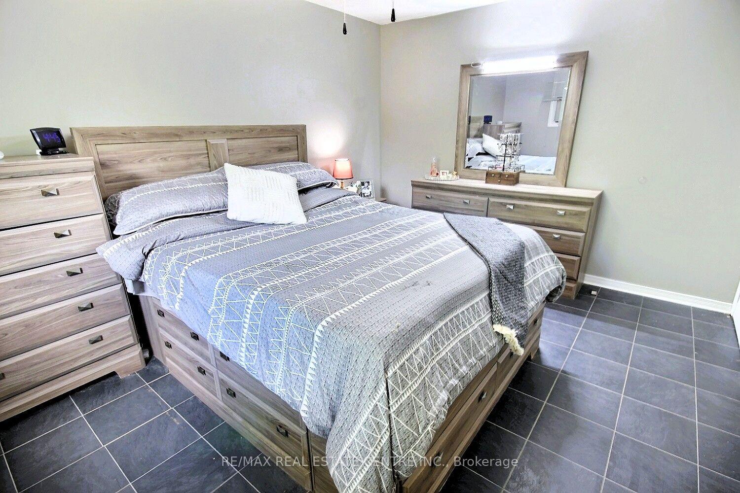 Photo 11 of 541 Parkview Crescent, Cambridge, Preston North — HOMEH
