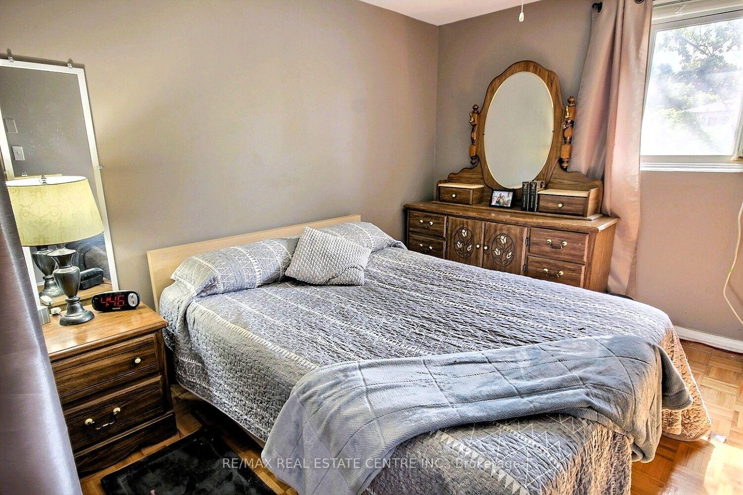 Photo 13 of 541 Parkview Crescent, Cambridge, Preston North — HOMEH