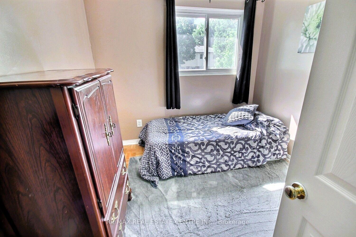 Photo 14 of 541 Parkview Crescent, Cambridge, Preston North — HOMEH