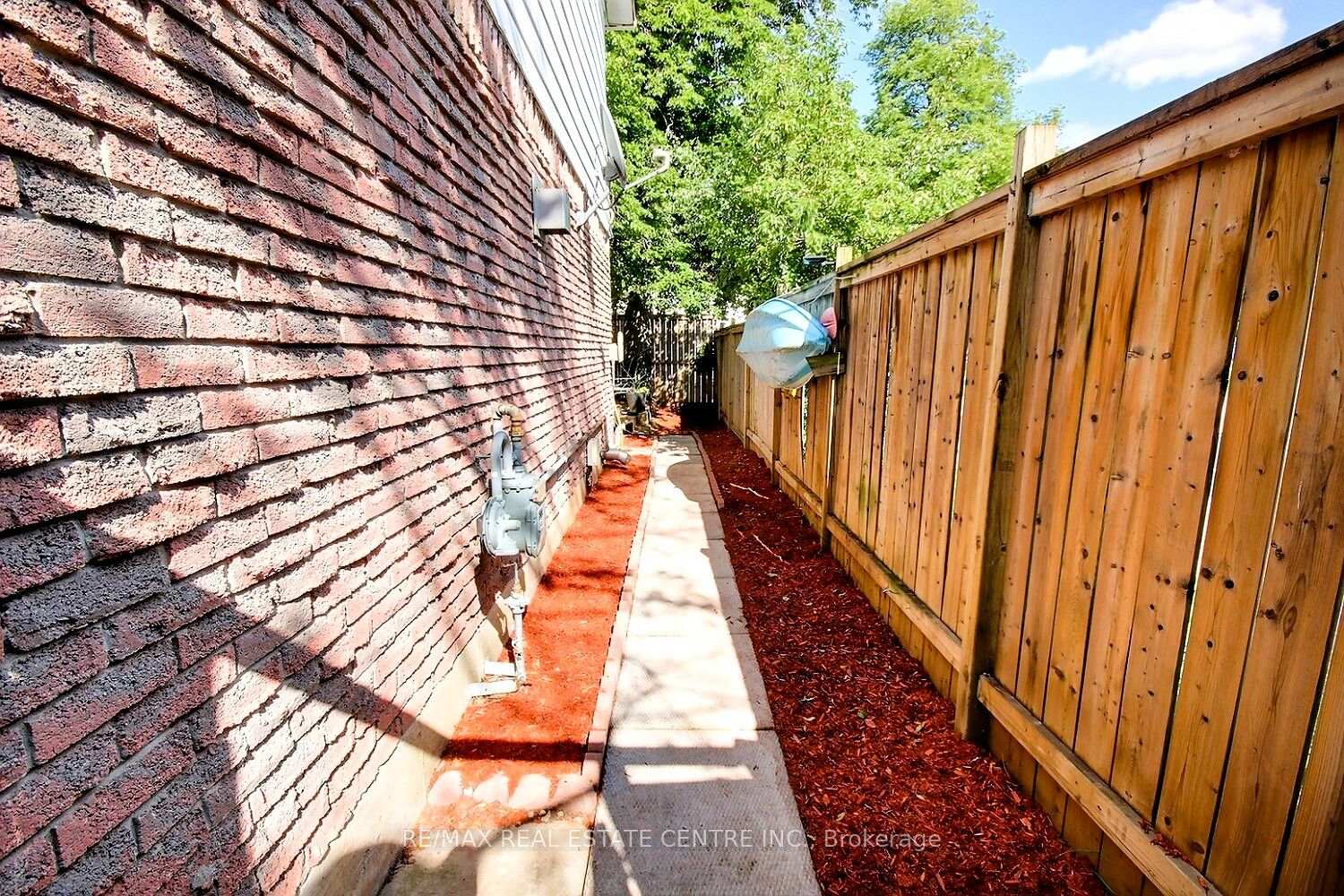 Photo 16 of 541 Parkview Crescent, Cambridge, Preston North — HOMEH