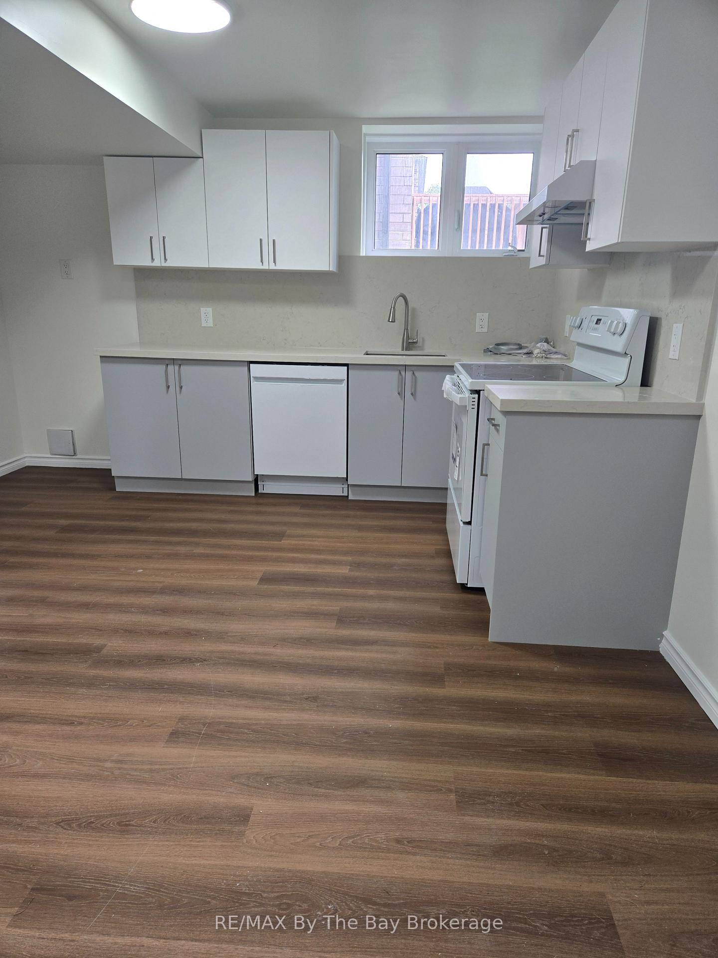 Photo 2 of 40 Rosanne Drive, Wasaga Beach — HOMEH