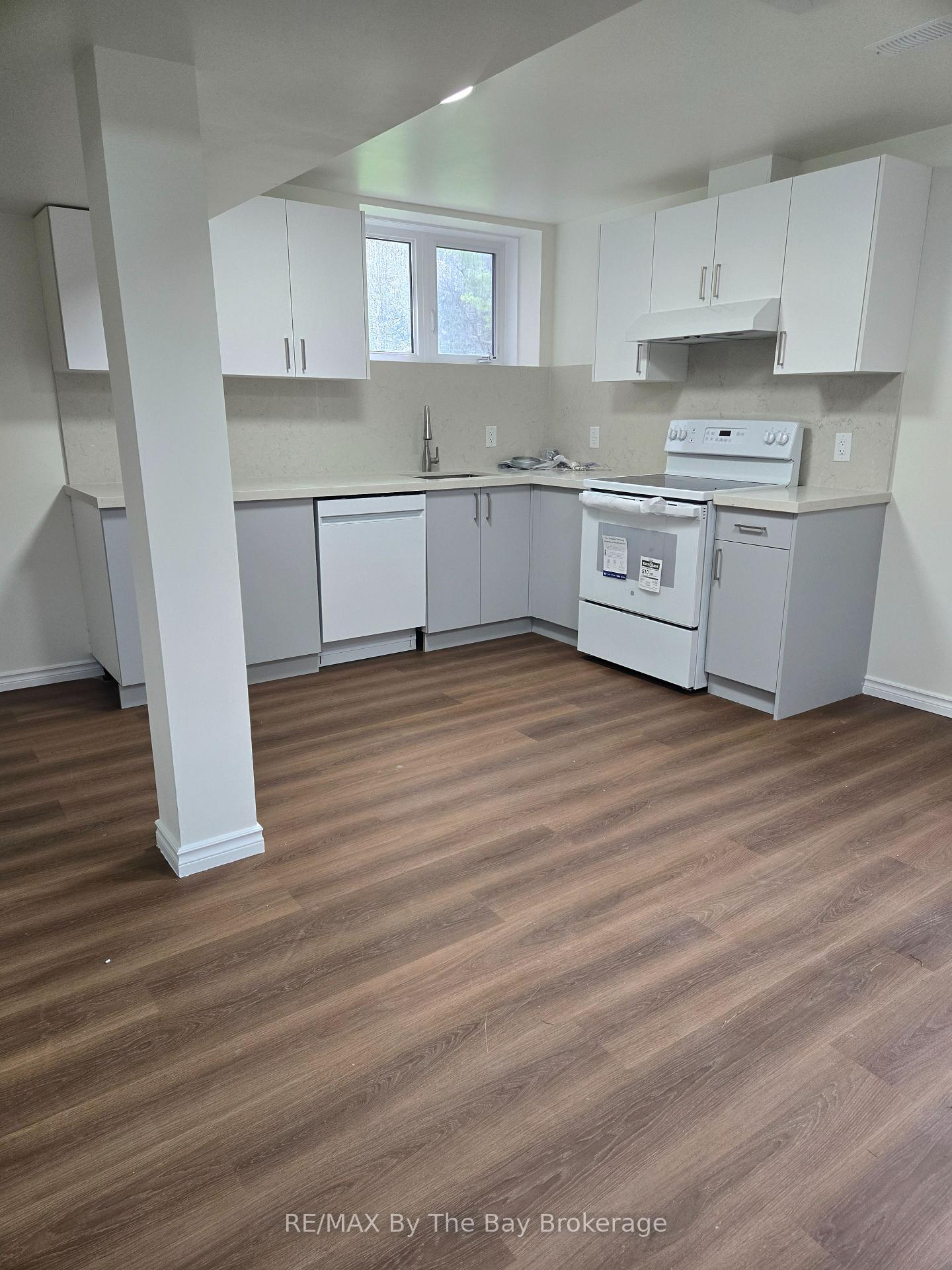 Photo 3 of 40 Rosanne Drive, Wasaga Beach — HOMEH