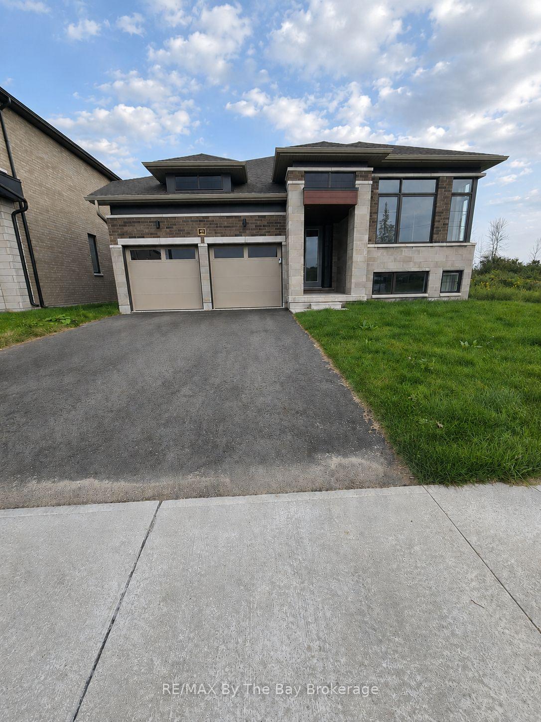 Photo 1 of 40 Rosanne Circle, Wasaga Beach — HOMEH
