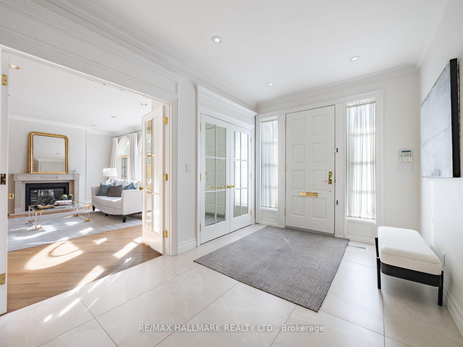 Photo 4 of 43 Prince Charles Drive, Toronto, Englemount-Lawrence — HOMEH
