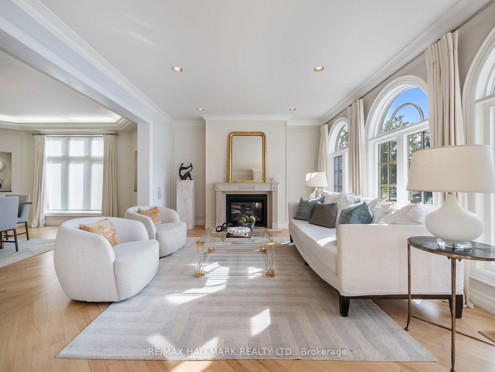 Photo 5 of 43 Prince Charles Drive, Toronto, Englemount-Lawrence — HOMEH