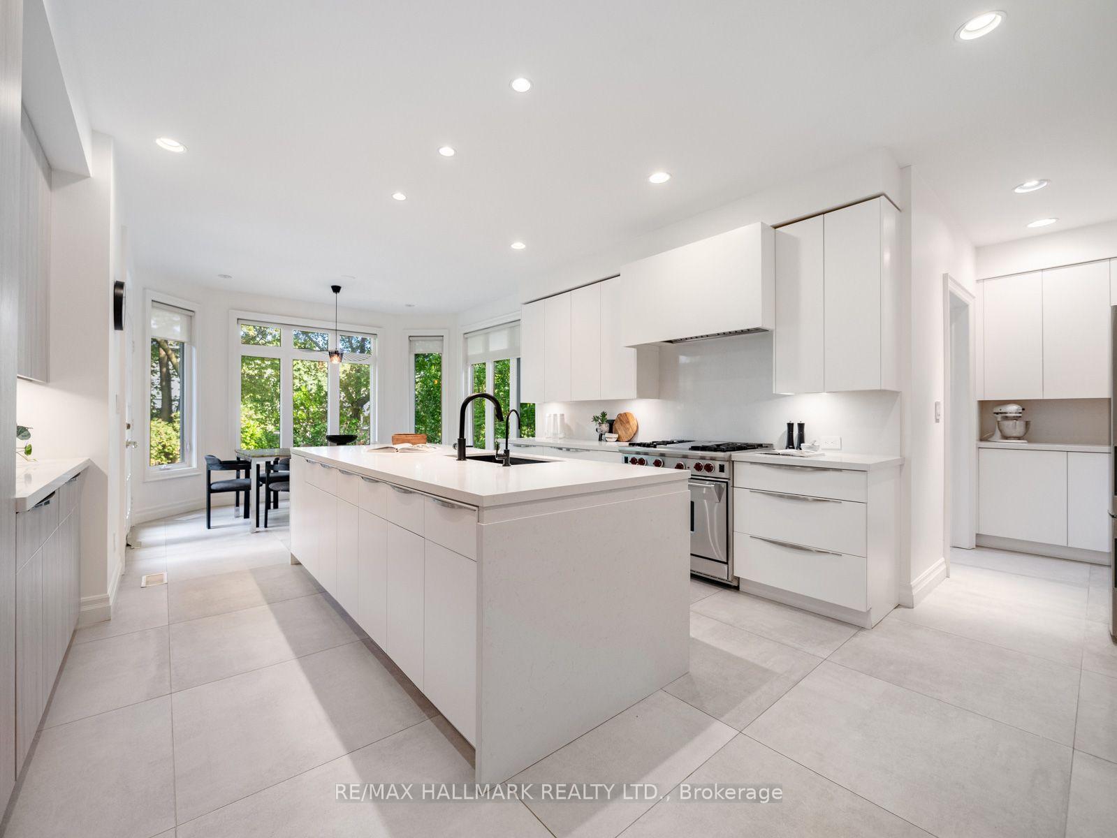 Photo 14 of 43 Prince Charles Drive, Toronto, Englemount-Lawrence — HOMEH