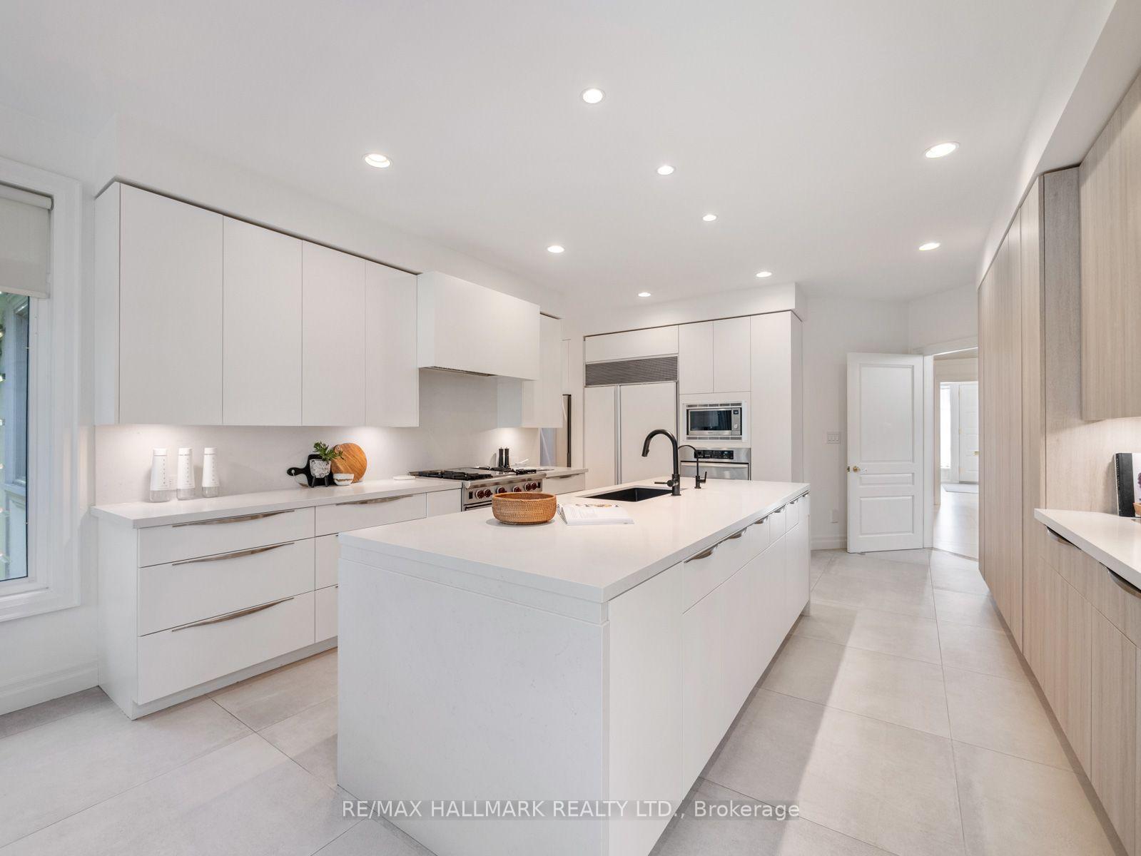 Photo 16 of 43 Prince Charles Drive, Toronto, Englemount-Lawrence — HOMEH