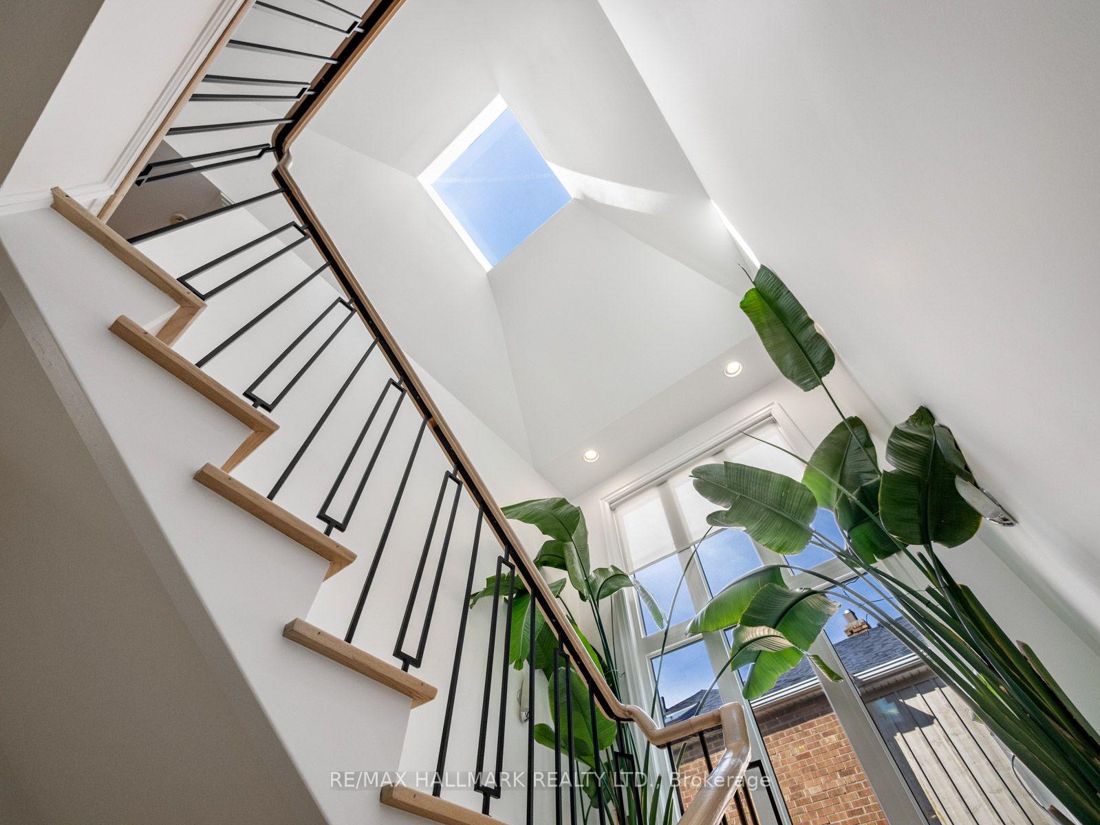 Photo 23 of 43 Prince Charles Drive, Toronto, Englemount-Lawrence — HOMEH