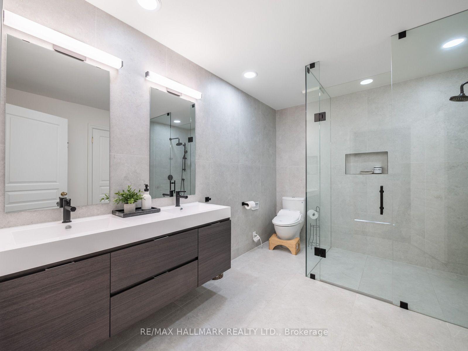 Photo 37 of 43 Prince Charles Drive, Toronto, Englemount-Lawrence — HOMEH
