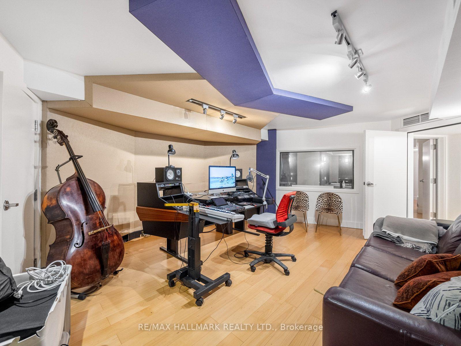 Photo 42 of 43 Prince Charles Drive, Toronto, Englemount-Lawrence — HOMEH