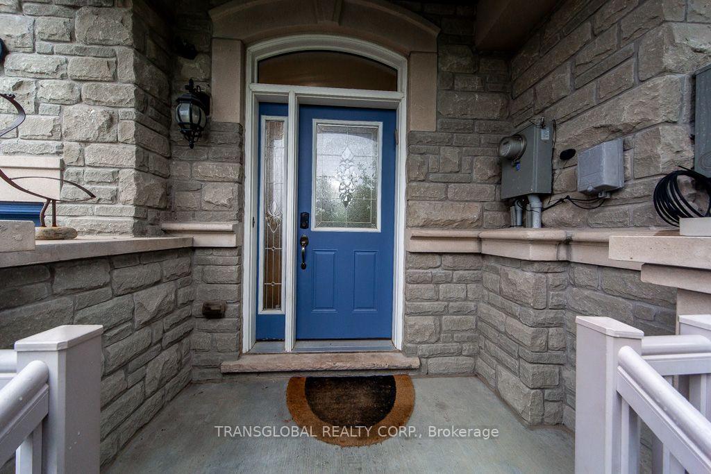 Photo 2 of 83 Spruce Pine Crescent N, Vaughan, Patterson — HOMEH