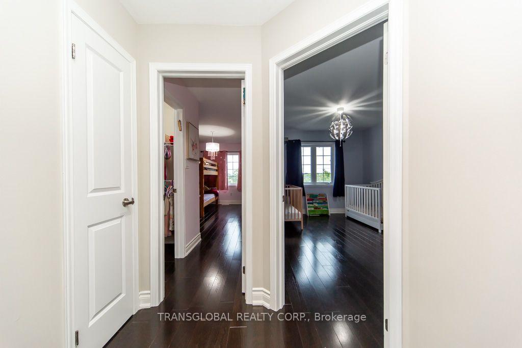 Photo 10 of 83 Spruce Pine Crescent N, Vaughan, Patterson — HOMEH