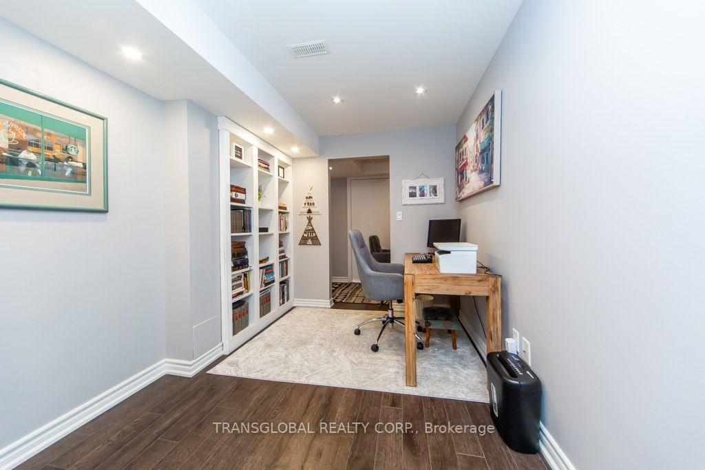 Photo 16 of 83 Spruce Pine Crescent N, Vaughan, Patterson — HOMEH