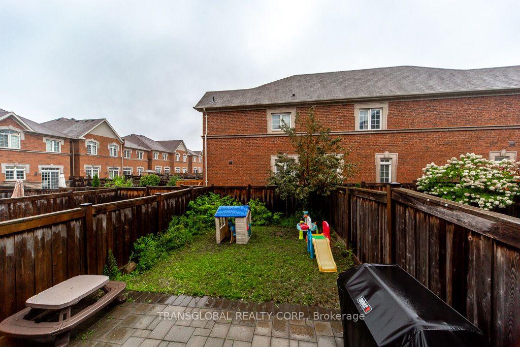Photo 20 of 83 Spruce Pine Crescent N, Vaughan, Patterson — HOMEH