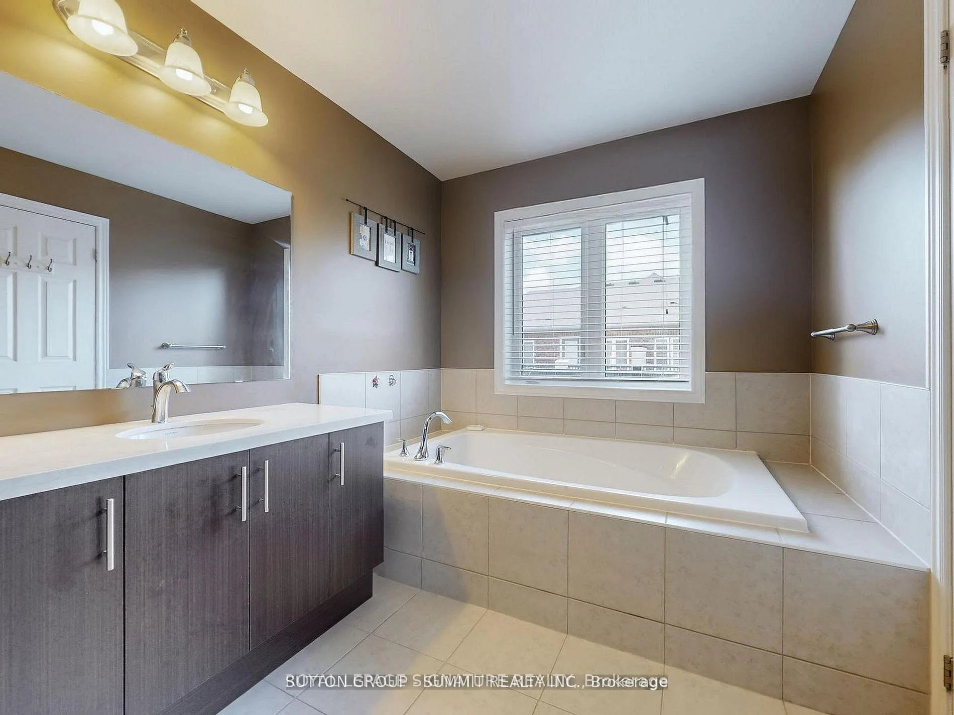 Photo 23 of 3050 Eberly Woods Drive, Oakville, Glenorchy — HOMEH