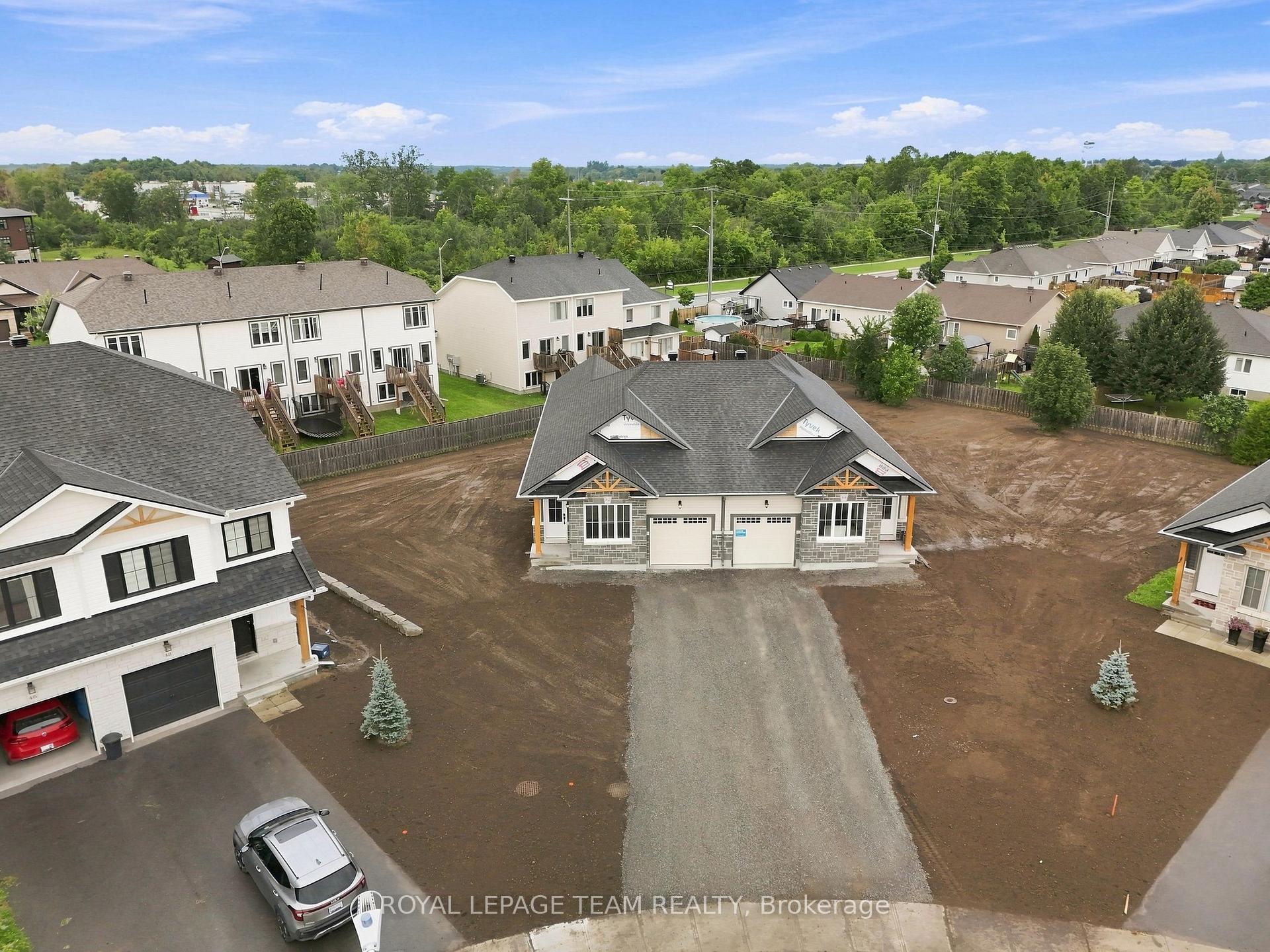 Photo 4 of 52 Whitcomb Crescent, Smiths Falls, Smiths Falls — HOMEH