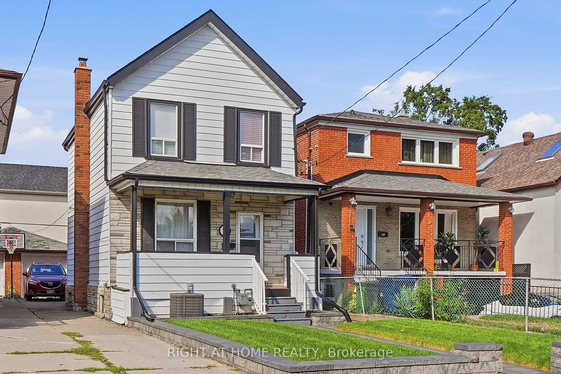 Photo 3 of 16 Greendale Avenue, Toronto, Rockcliffe-Smythe — HOMEH