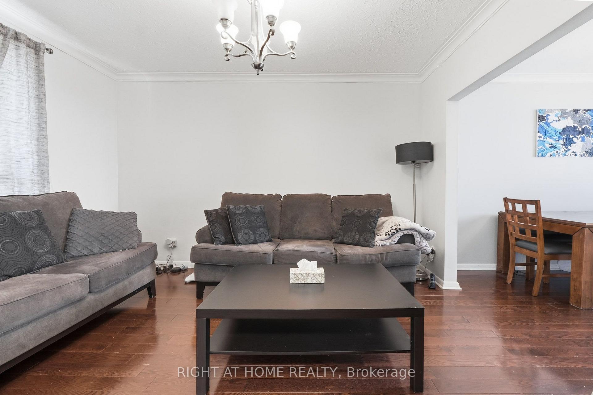 Photo 6 of 16 Greendale Avenue, Toronto, Rockcliffe-Smythe — HOMEH