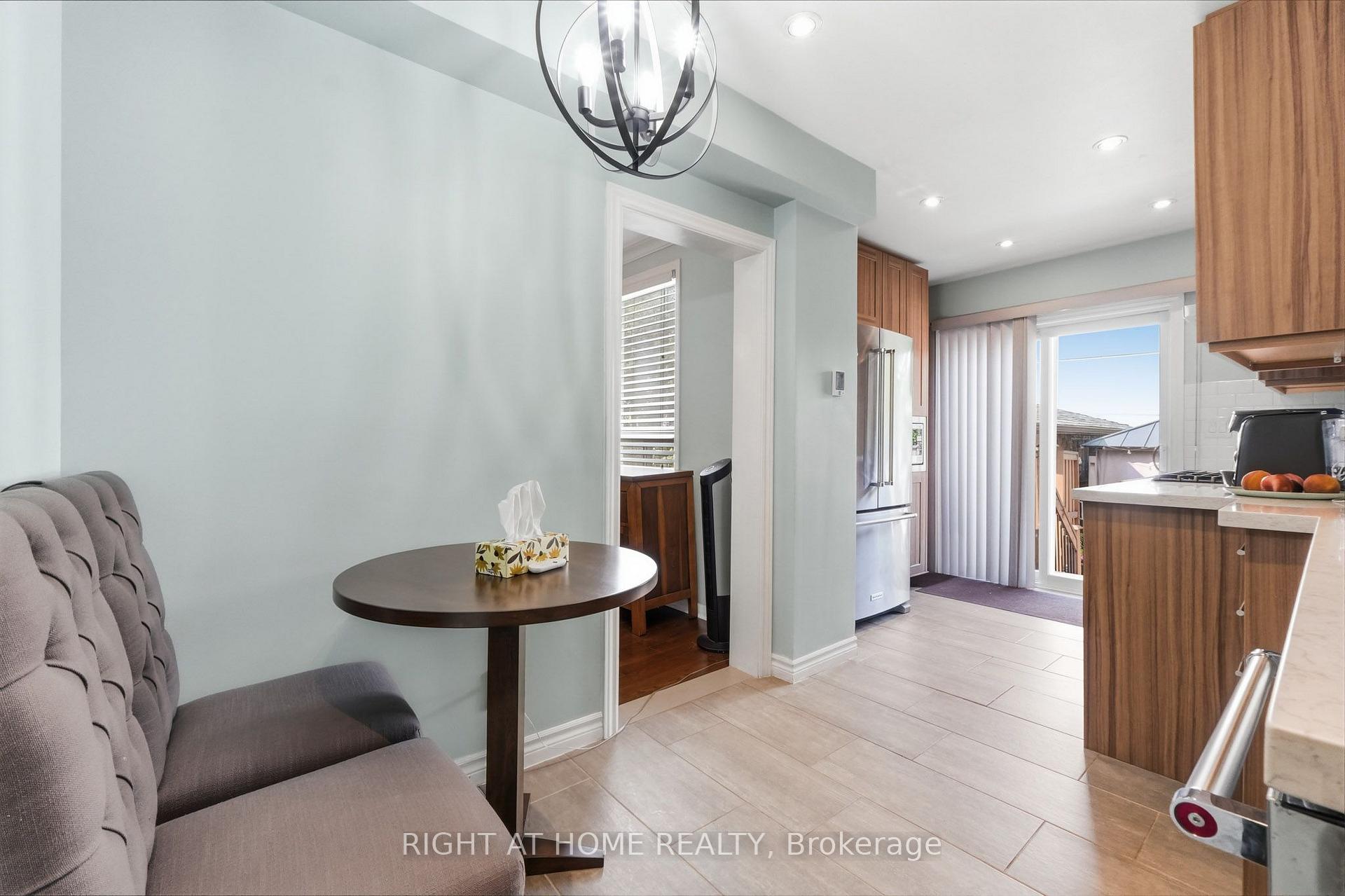 Photo 12 of 16 Greendale Avenue, Toronto, Rockcliffe-Smythe — HOMEH
