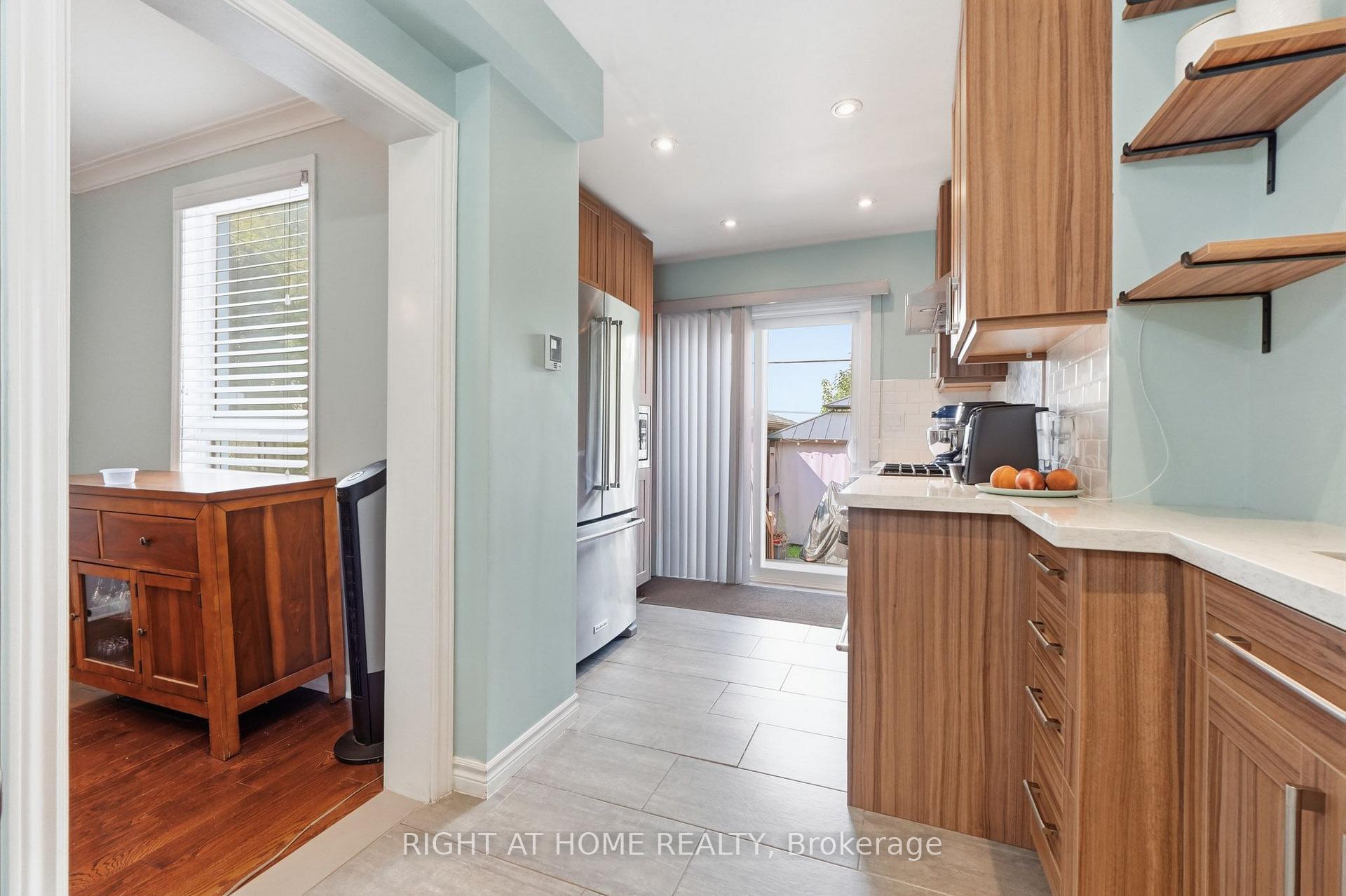 Photo 13 of 16 Greendale Avenue, Toronto, Rockcliffe-Smythe — HOMEH