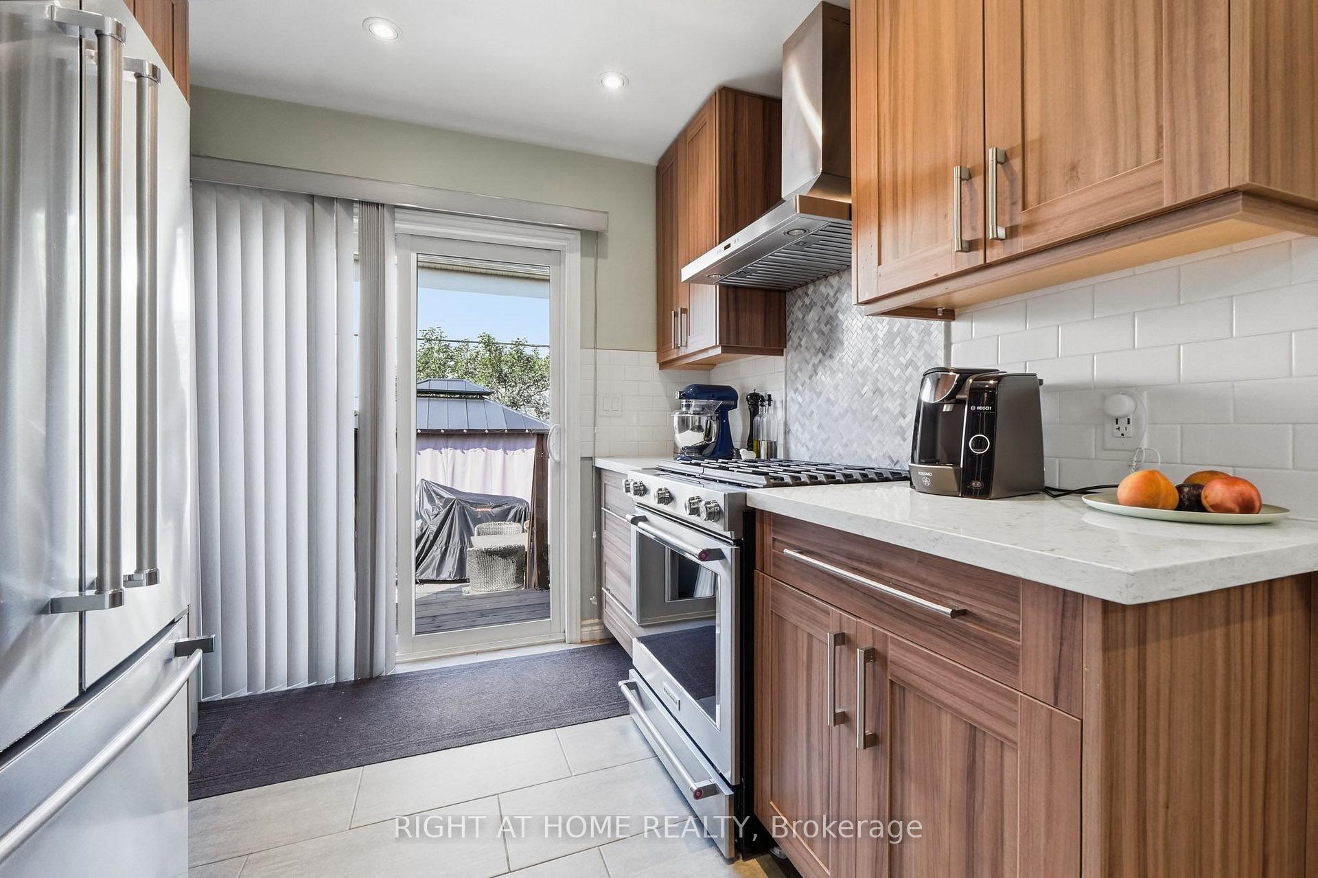 Photo 14 of 16 Greendale Avenue, Toronto, Rockcliffe-Smythe — HOMEH