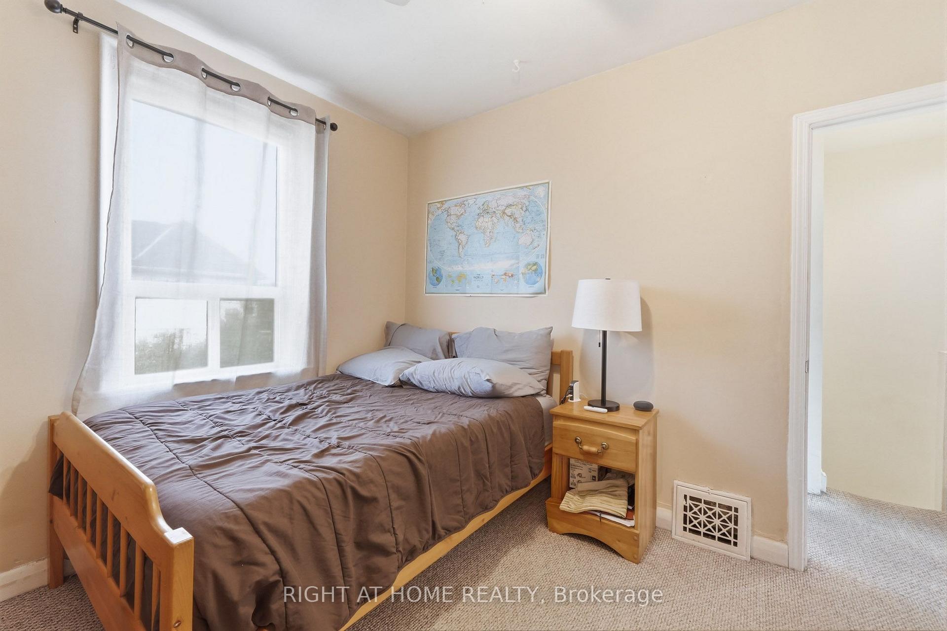 Photo 25 of 16 Greendale Avenue, Toronto, Rockcliffe-Smythe — HOMEH