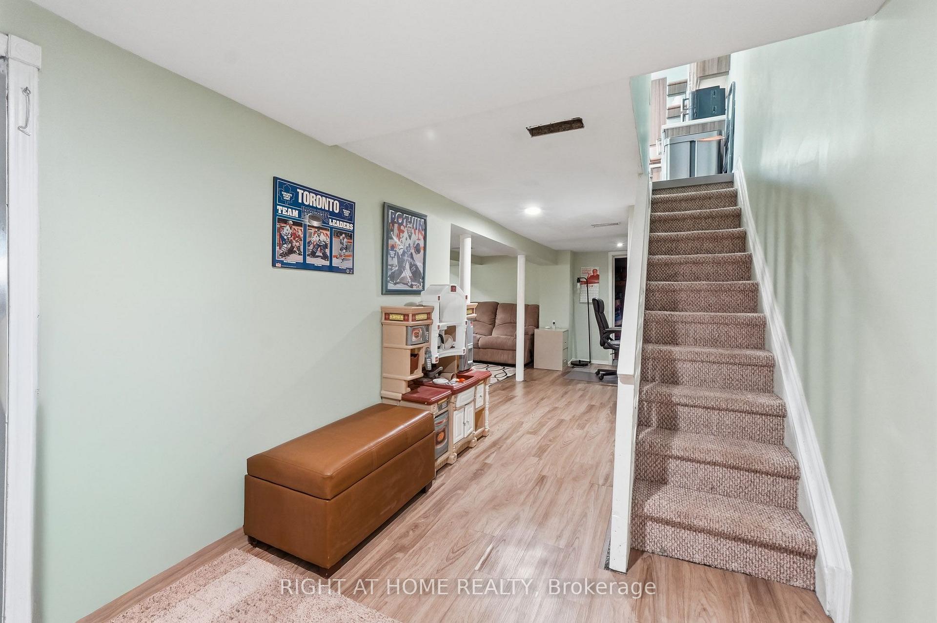 Photo 29 of 16 Greendale Avenue, Toronto, Rockcliffe-Smythe — HOMEH
