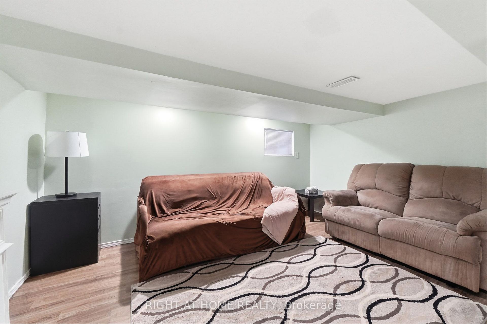 Photo 31 of 16 Greendale Avenue, Toronto, Rockcliffe-Smythe — HOMEH
