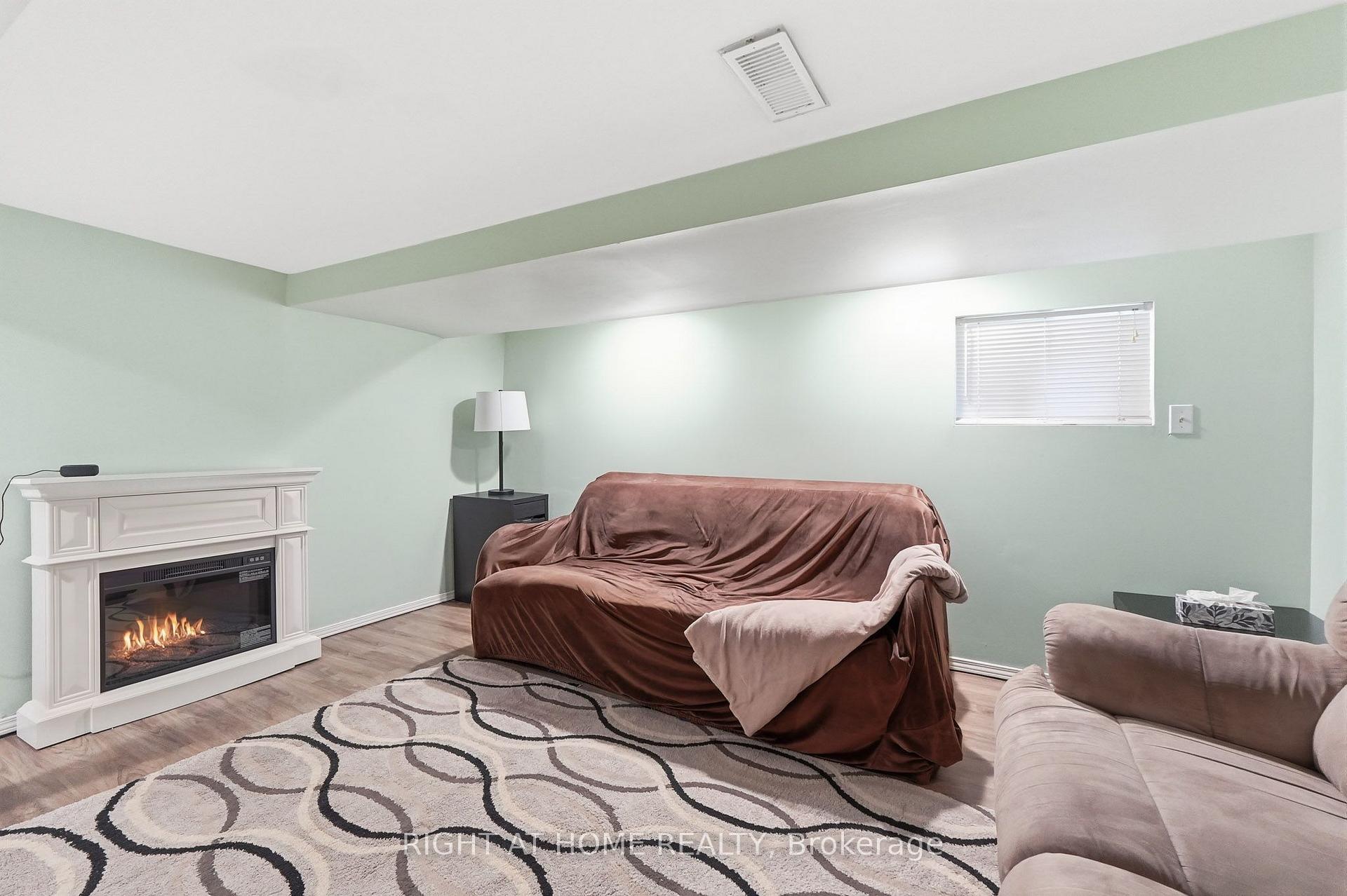 Photo 32 of 16 Greendale Avenue, Toronto, Rockcliffe-Smythe — HOMEH