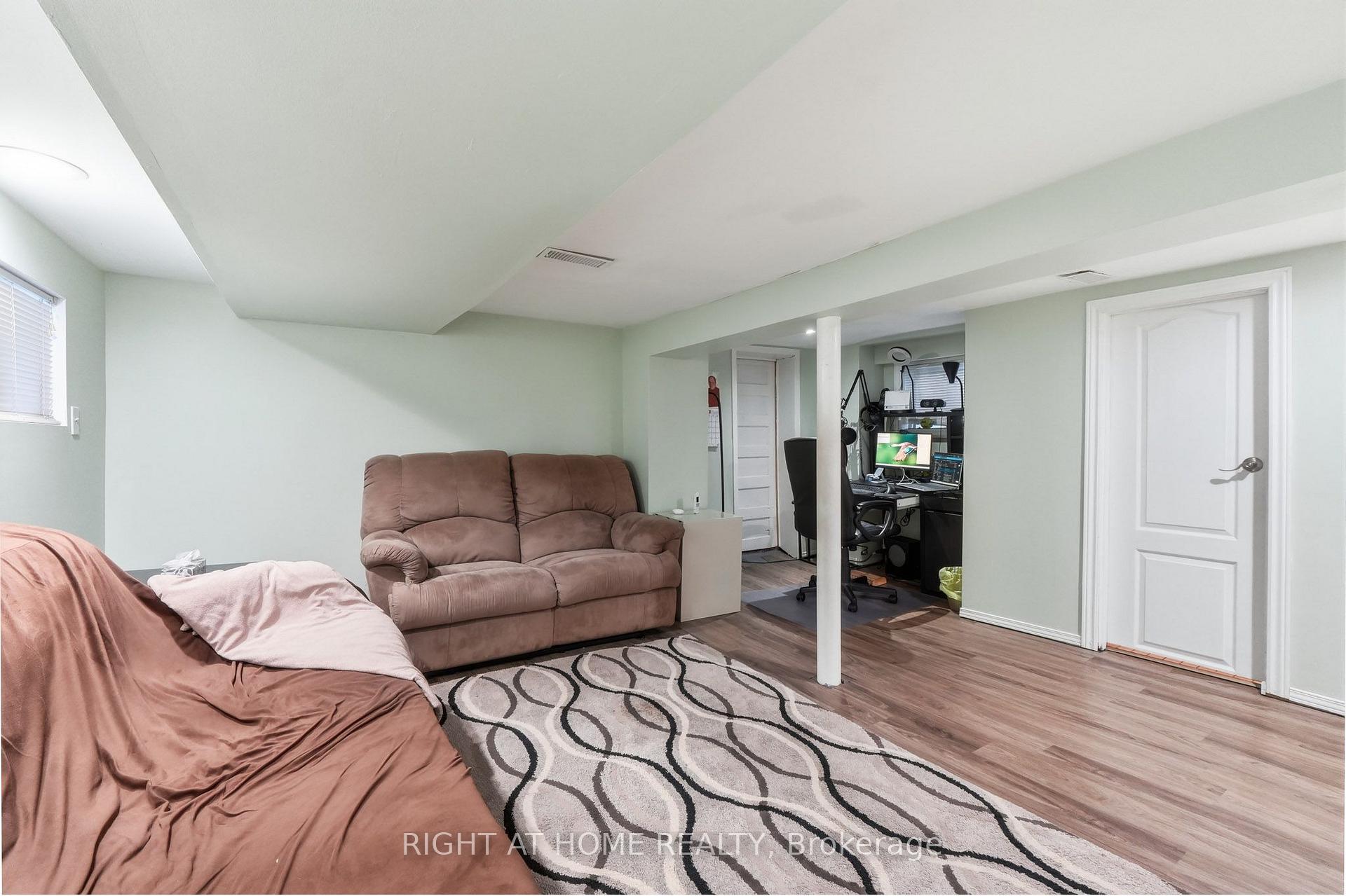 Photo 33 of 16 Greendale Avenue, Toronto, Rockcliffe-Smythe — HOMEH