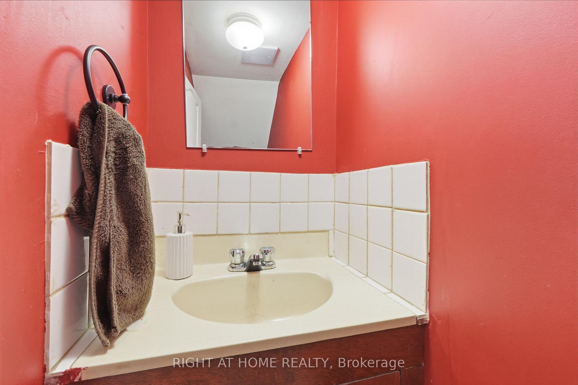 Photo 34 of 16 Greendale Avenue, Toronto, Rockcliffe-Smythe — HOMEH